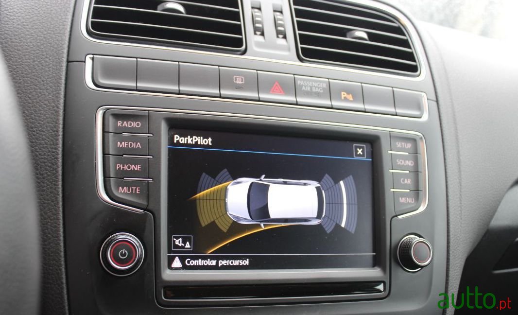 2017' Volkswagen Polo photo #1