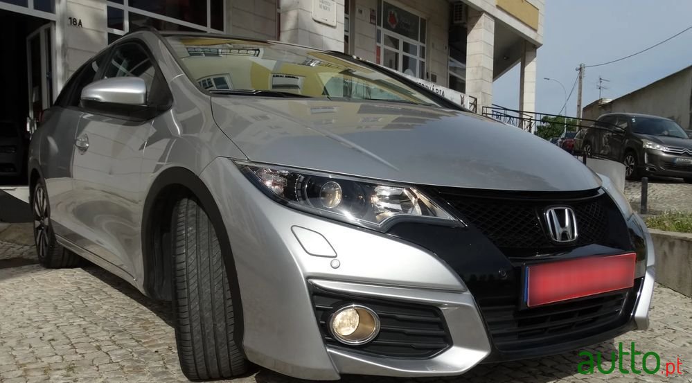 2015' Honda Civic Tourer photo #2