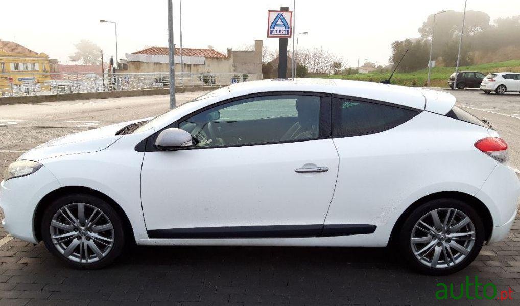 2010' Renault Megane Coupe photo #4