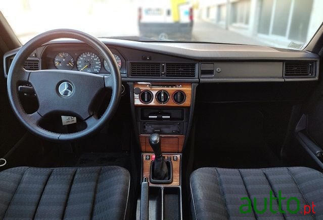 1993' Mercedes-Benz 190 photo #6