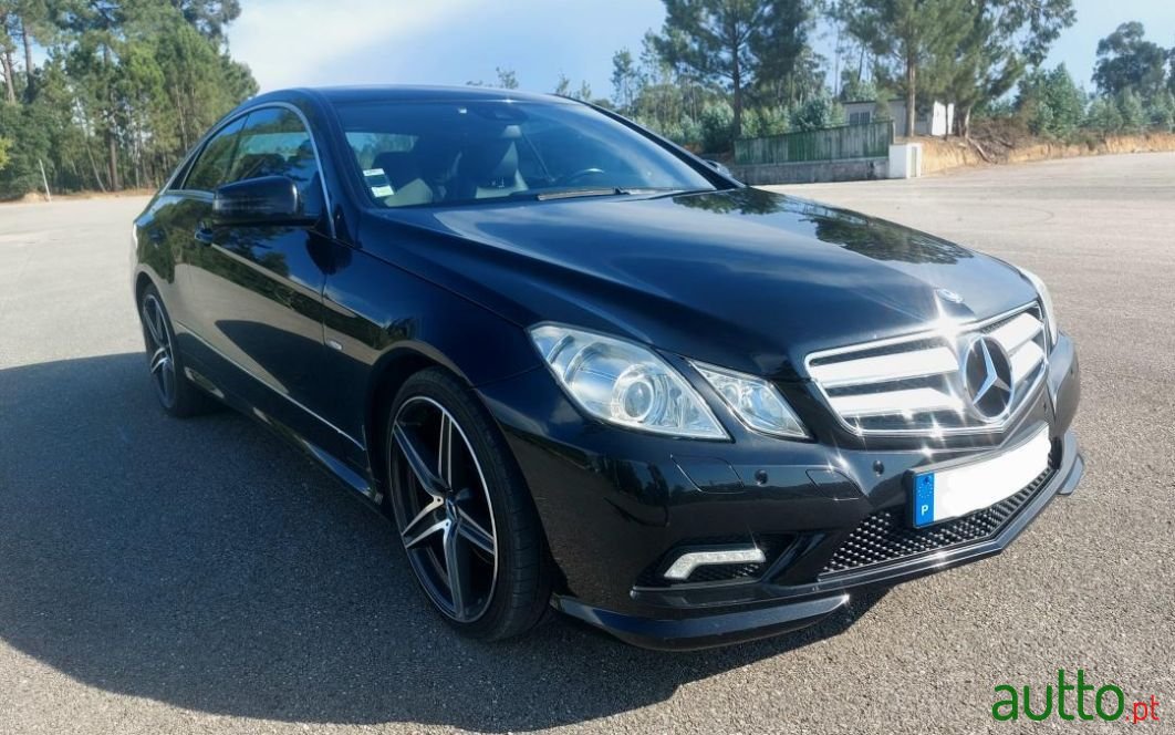 2011' Mercedes-Benz E-350 photo #1