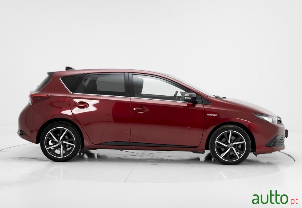 2018' Toyota Auris photo #2