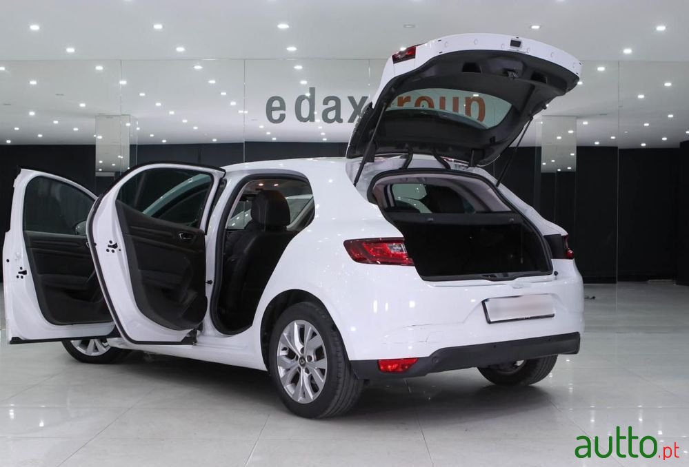2020' Renault Megane photo #5