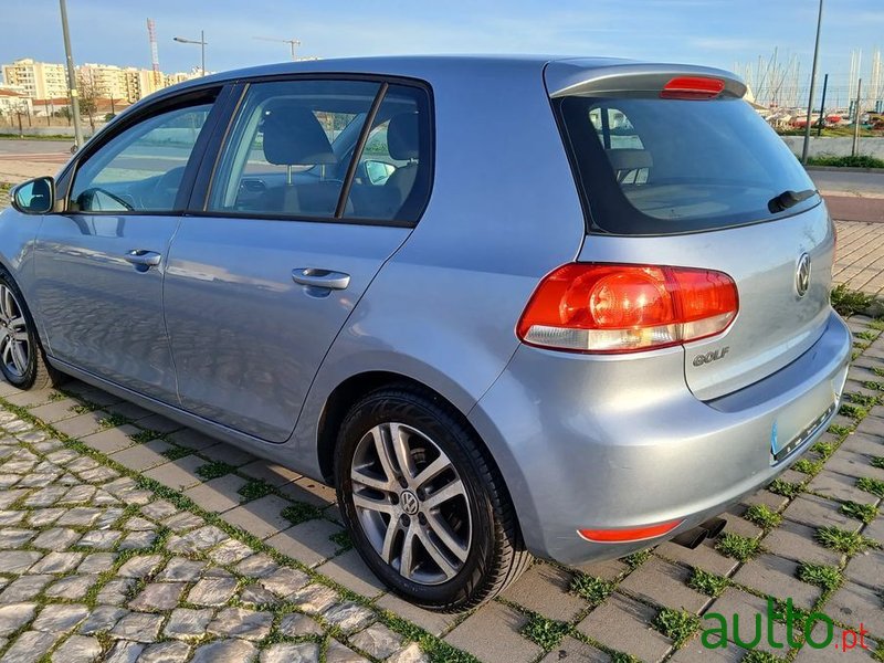 2009' Volkswagen Golf photo #3
