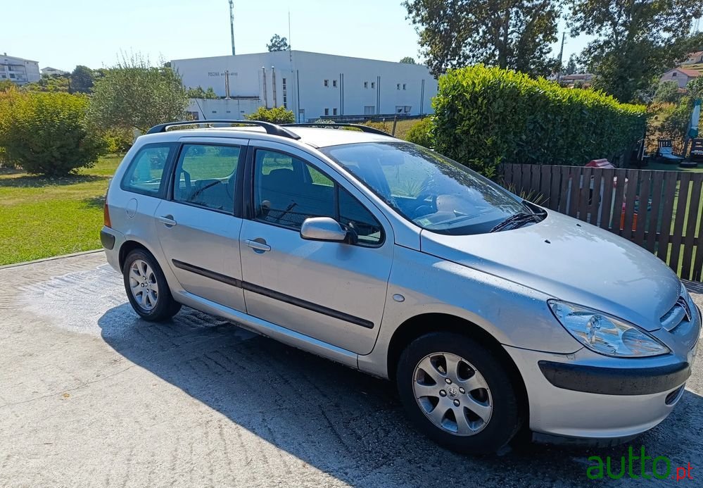 2003' Peugeot 307 Break photo #2