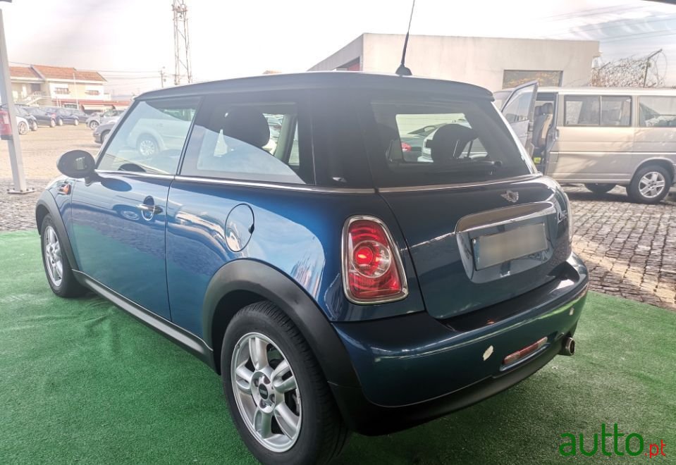 2011' MINI Cooper photo #6