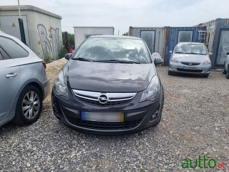 2014' Opel Corsa photo #1