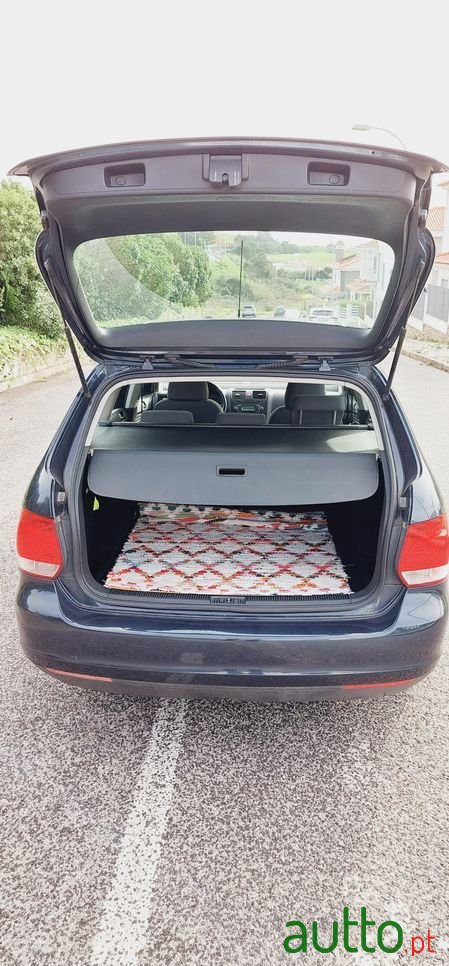 2009' Volkswagen Golf photo #5