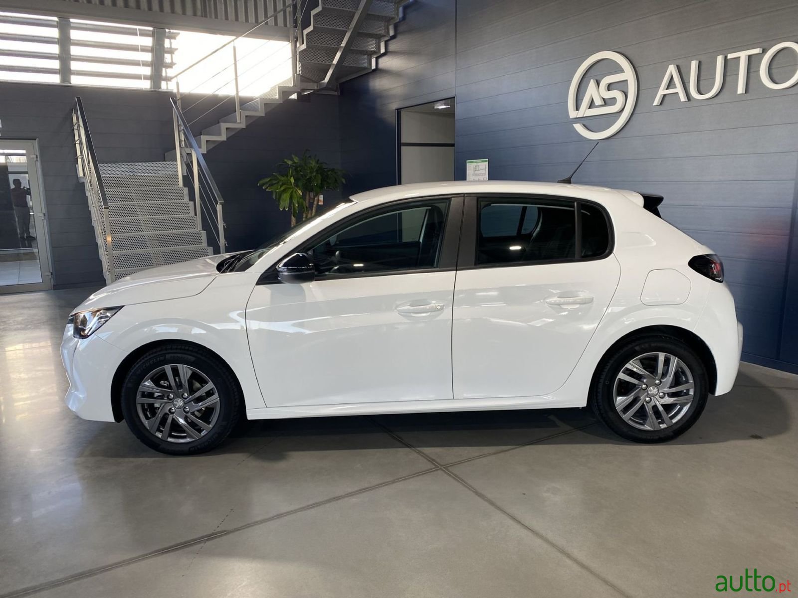 2022' Peugeot 208 photo #2