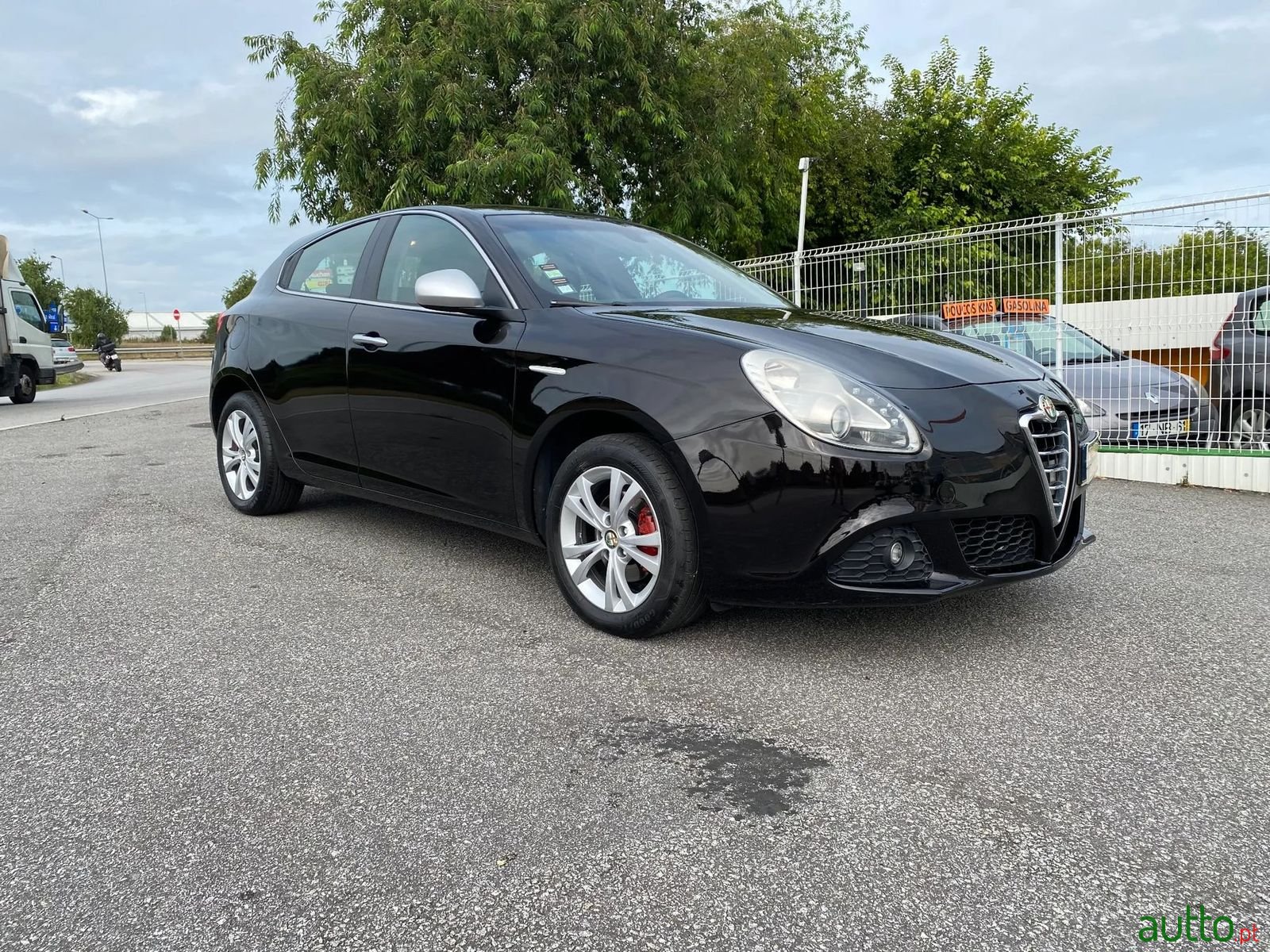 2012' Alfa Romeo Giulietta photo #5