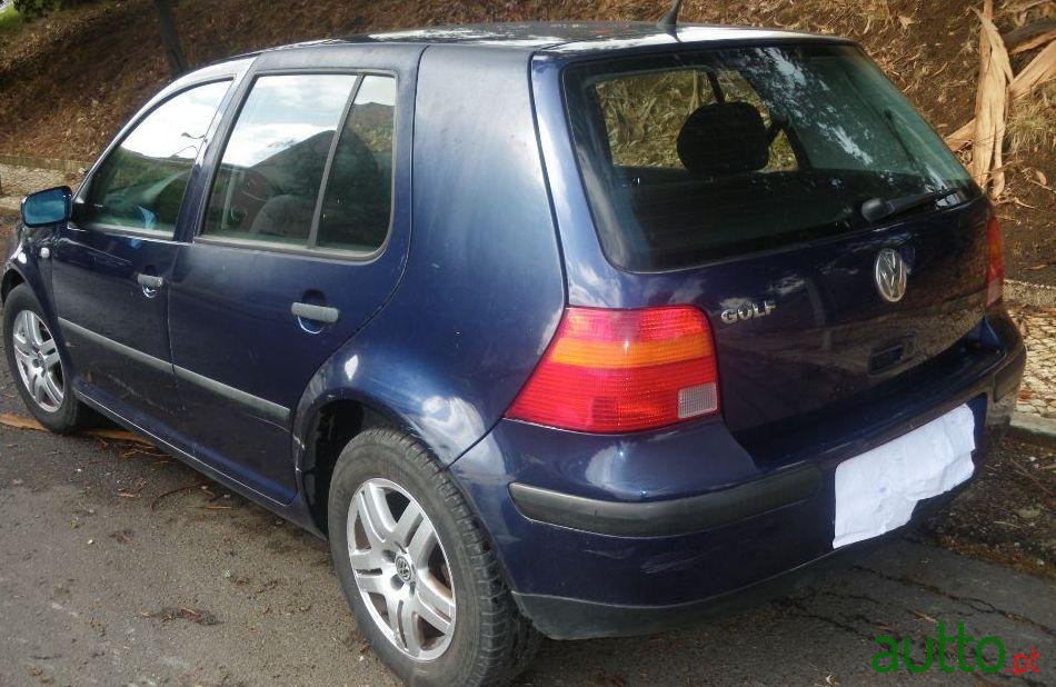 2001' Volkswagen Golf photo #2