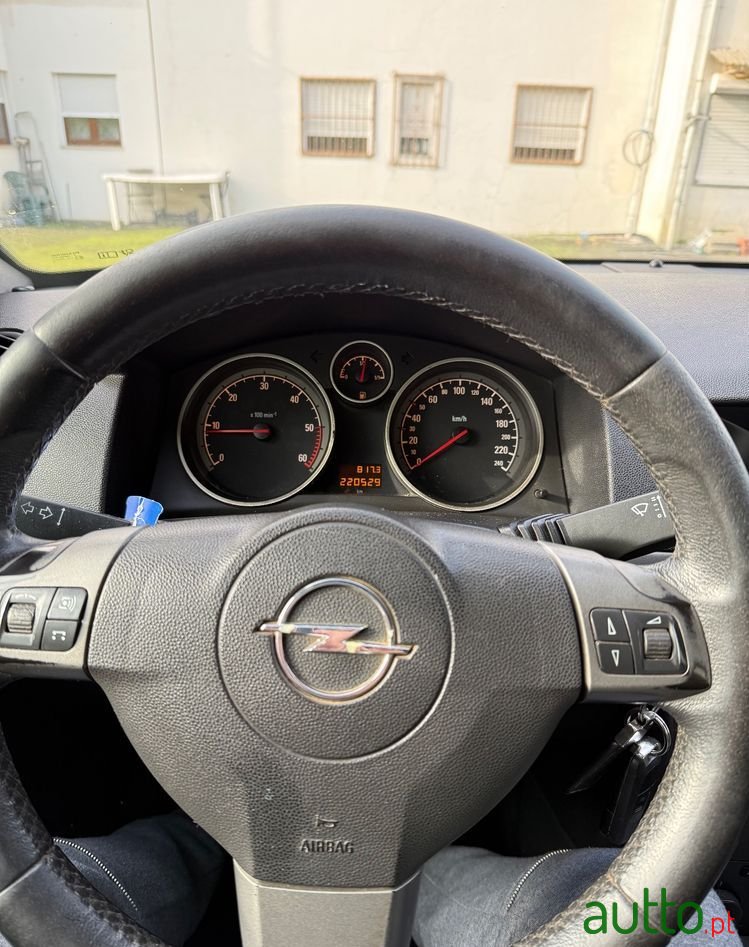 2006' Opel Astra 1.7 Cdti Cosmo photo #3