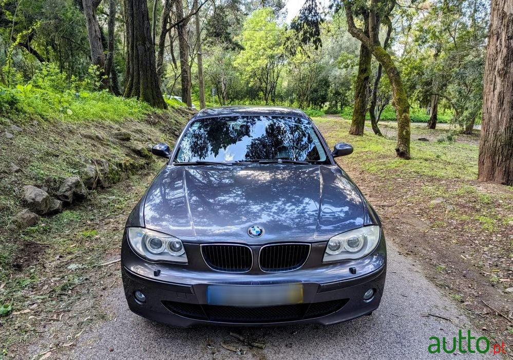 2004' BMW 120 D photo #1