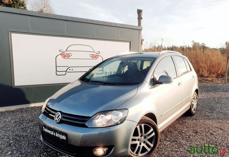 2009' Volkswagen Golf Plus photo #1