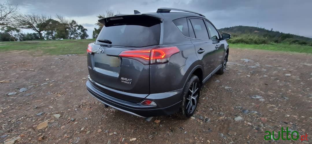 2017' Toyota RAV4 photo #3