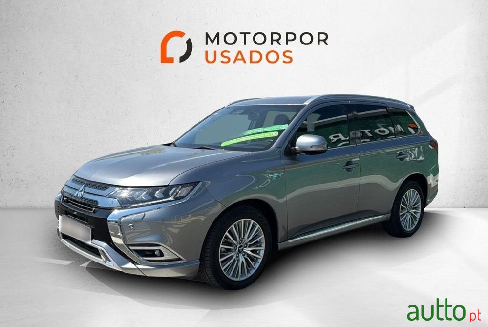 2020' Mitsubishi Outlander photo #1