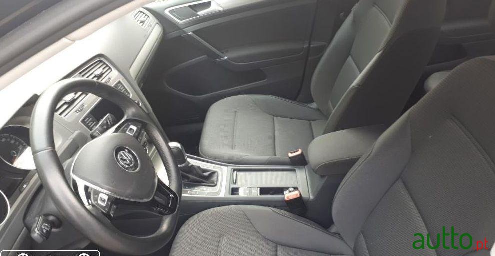 2015' Volkswagen Golf photo #1