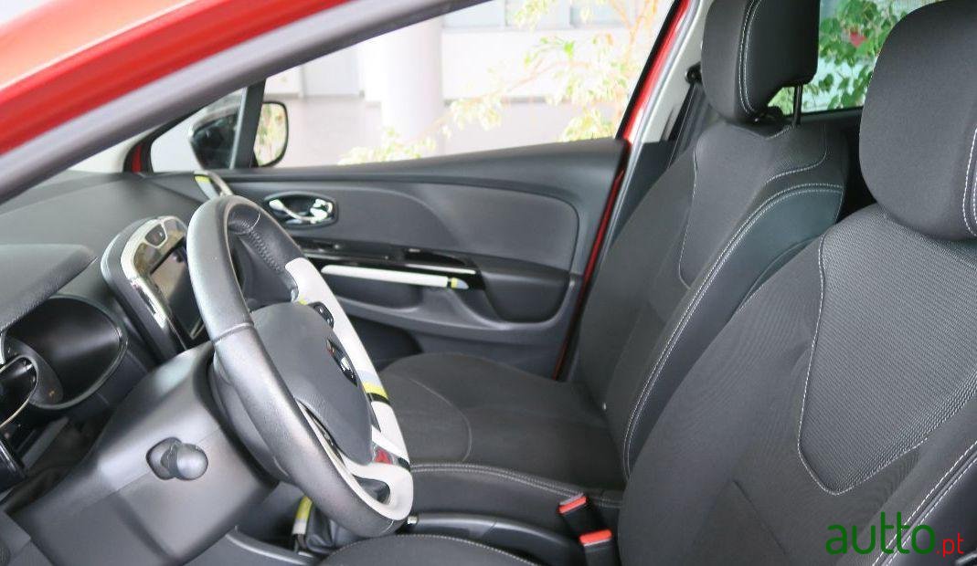 2013' Renault Clio photo #3