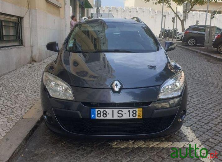 2010' Renault Megane Sport Tourer photo #2