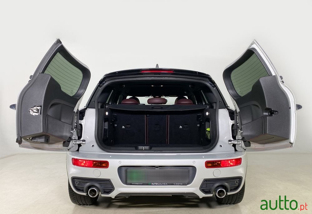 2018' MINI Clubman Cooper Sd photo #2