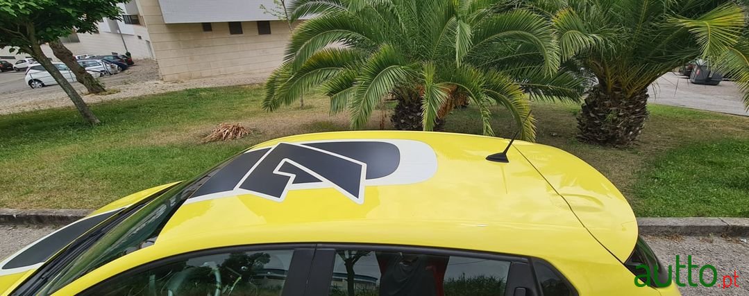 2013' Renault Clio photo #6