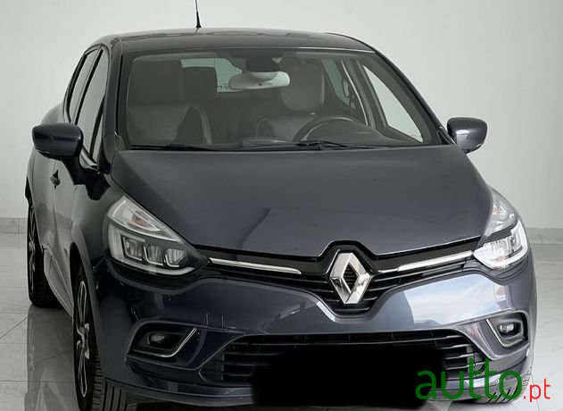 2019' Renault Clio photo #3