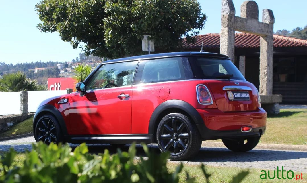 2010' MINI Cooper photo #3
