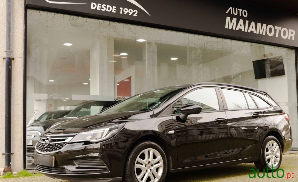 2019' Opel Astra Sports Tourer photo #1
