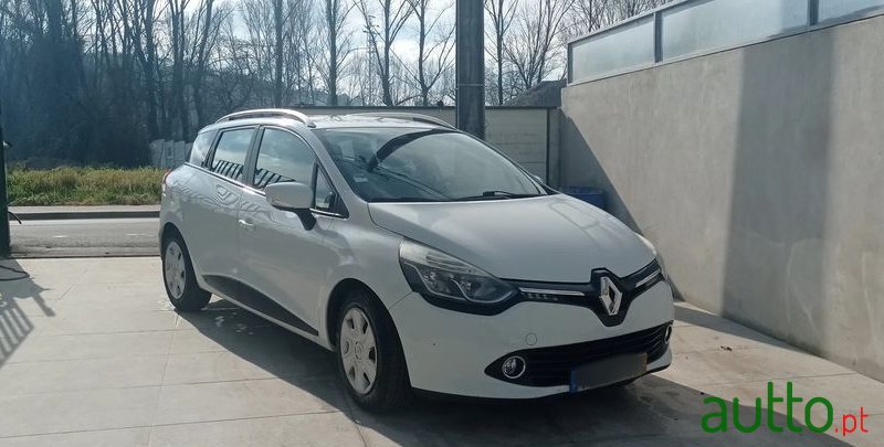 2013' Renault Clio Sport Tourer photo #2