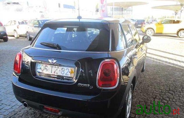 2017' MINI Cooper D photo #2