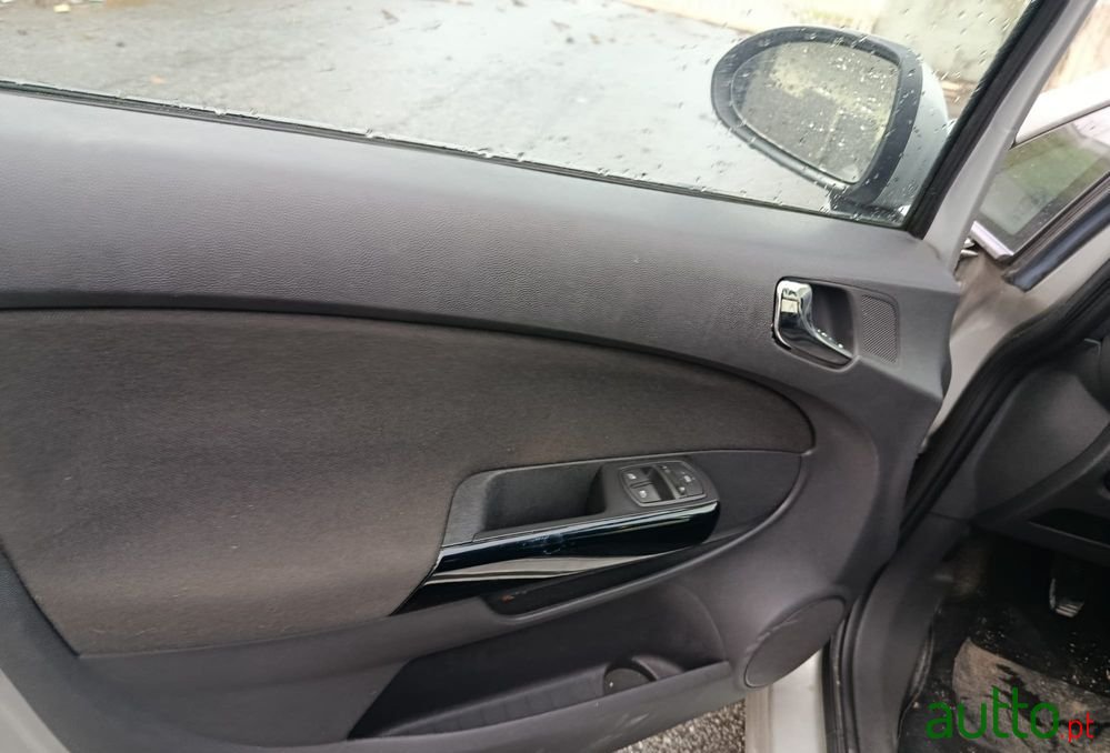 2011' Opel Corsa photo #6