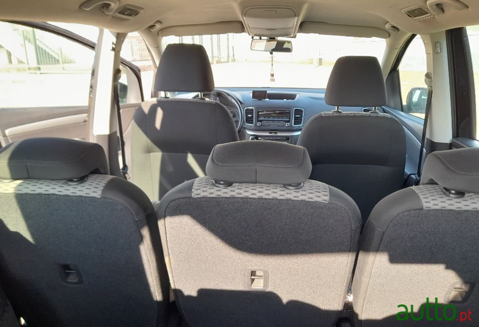 2013' Volkswagen Sharan photo #6