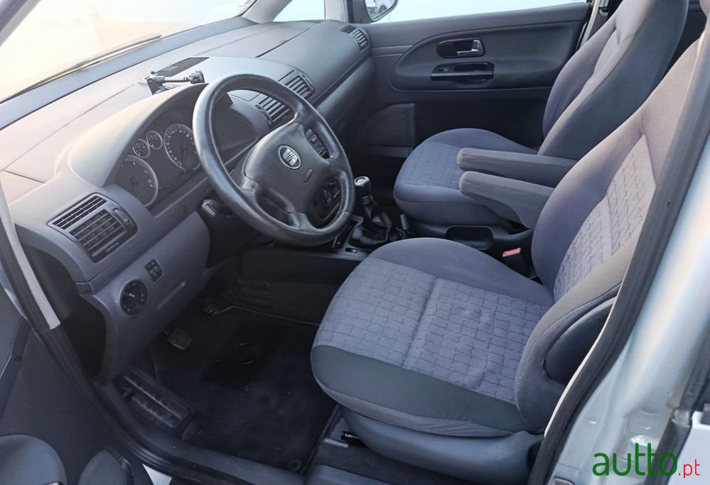 2003' SEAT Alhambra 1.9 Tdi Signo photo #6