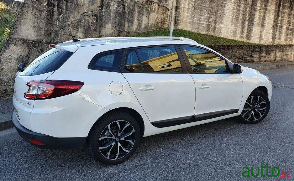 2012' Renault Megane Break photo #3