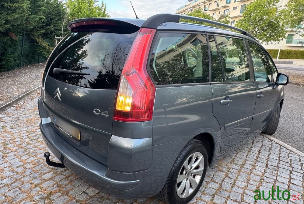 2011' Citroen C4 Grand Picasso photo #6
