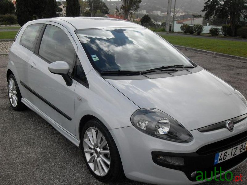 2010' Fiat Punto Evo photo #2