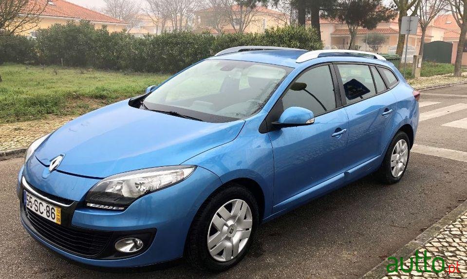 2013' Renault Megane Sport Tourer photo #2