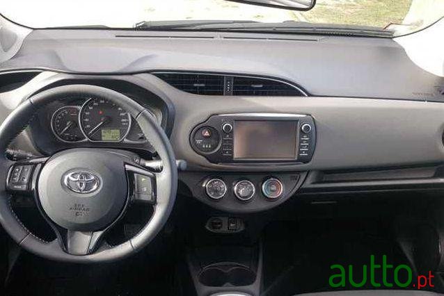 2017' Toyota Yaris photo #1