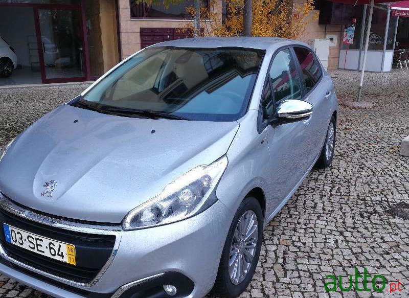 2016' Peugeot 208 1.2 Style photo #1