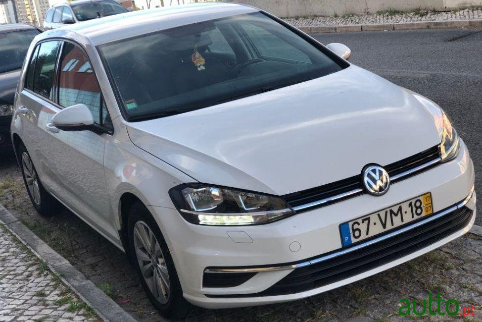 2017' Volkswagen Golf Tsi photo #1