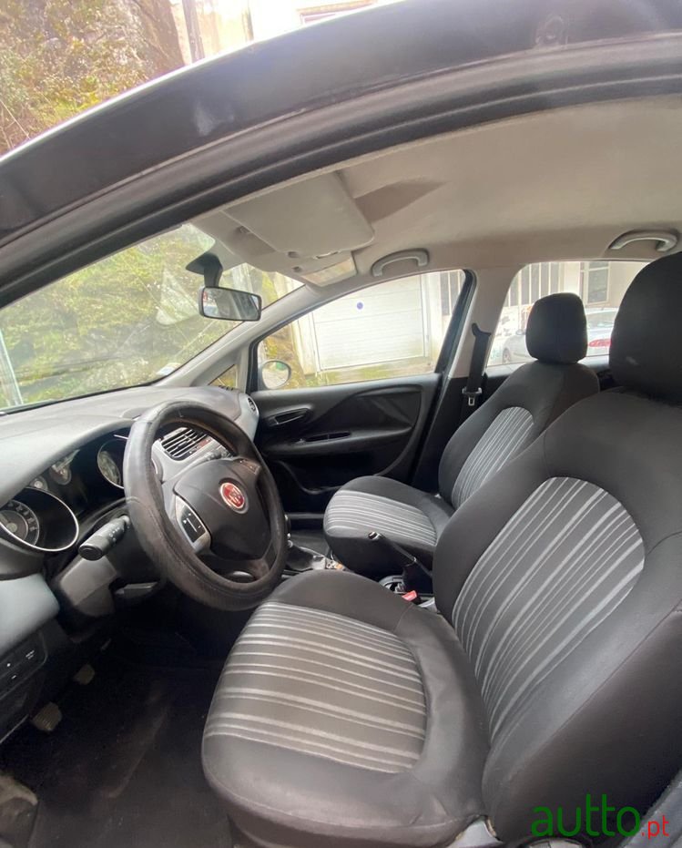 2011' Fiat Punto Evo photo #5