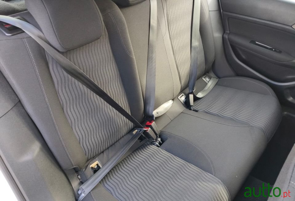 2015' Peugeot 308 photo #5