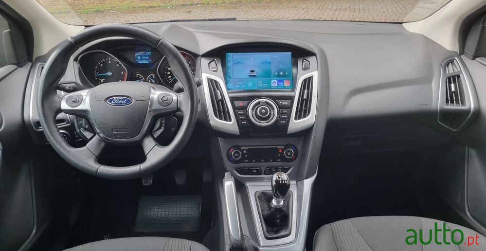 2011' Ford Focus Sw photo #6