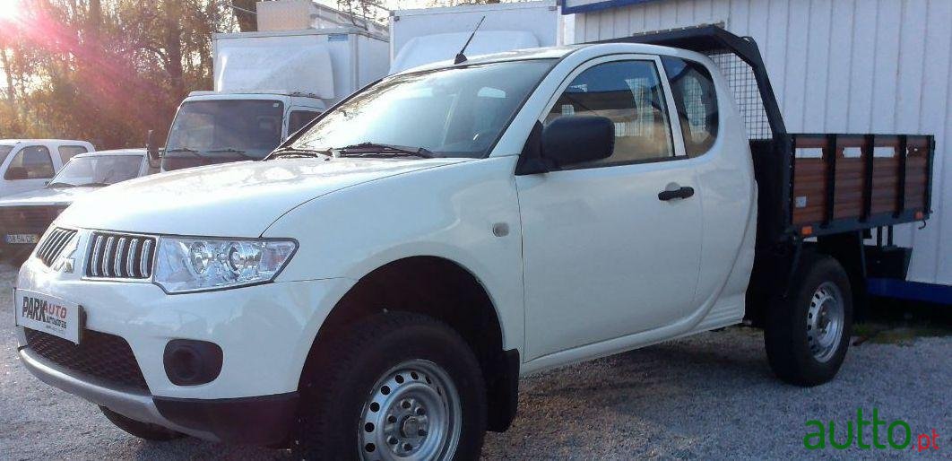 2012' Mitsubishi L200 photo #1