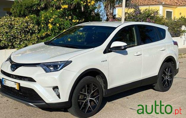 2017' Toyota RAV4 photo #2