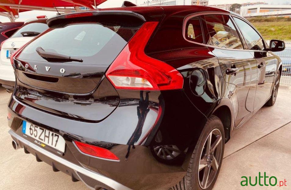 2015' Volvo V40 photo #3