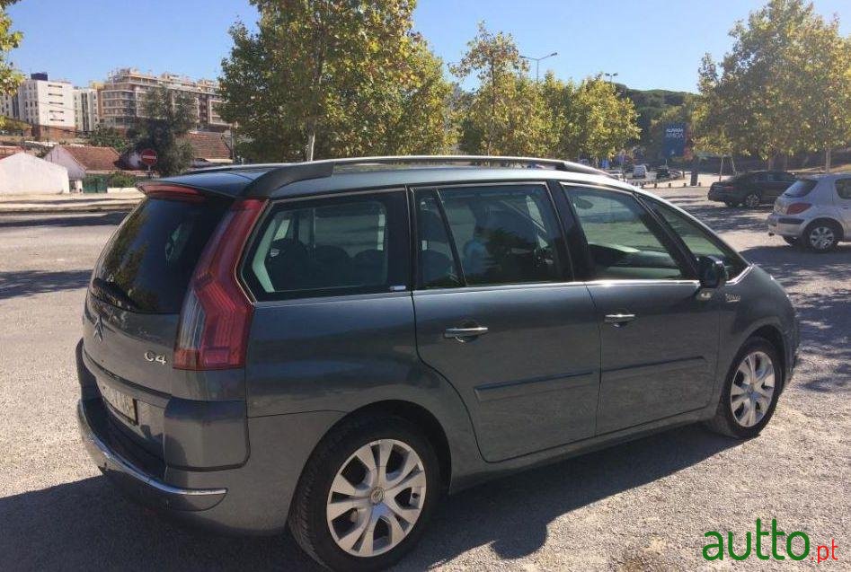 2007' Citroen C4 Grand Picasso photo #2