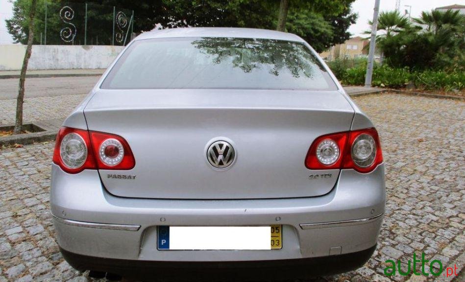 2005' Volkswagen Passat photo #4