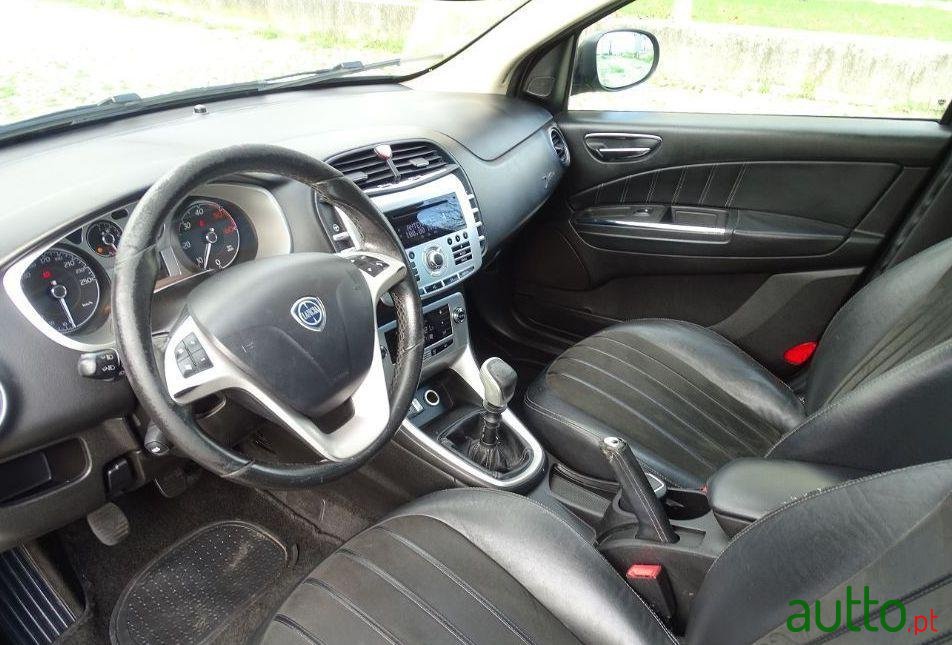 2010' Lancia Delta photo #3