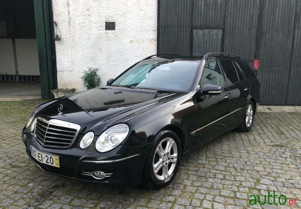 2006' Mercedes-Benz E-220 photo #1